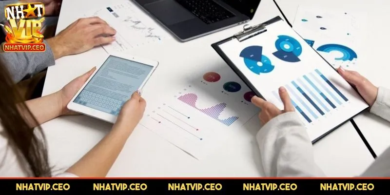 Đội ngũ phân tích về thị trường giải trí online